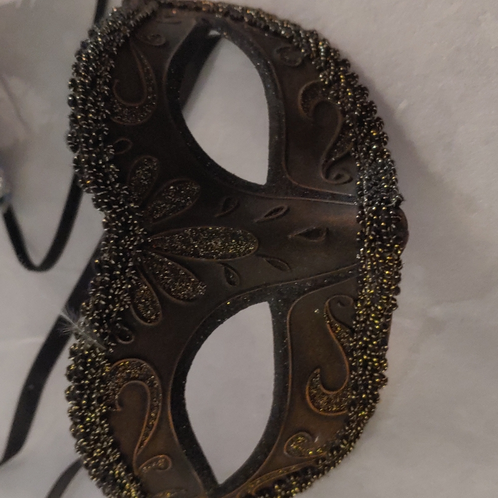 Masks - Picture 4 of 5
